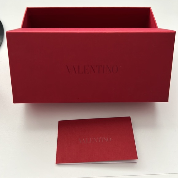 Valentino Sunglasses - Picture 6 of 6